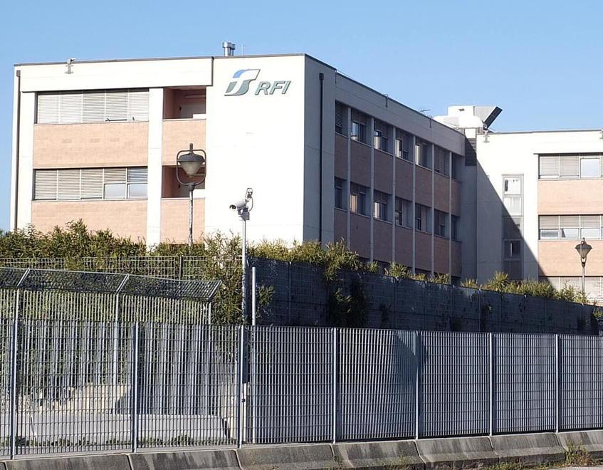 Il centro di comando e controllo della circolazione ferroviaria in via Quarantola