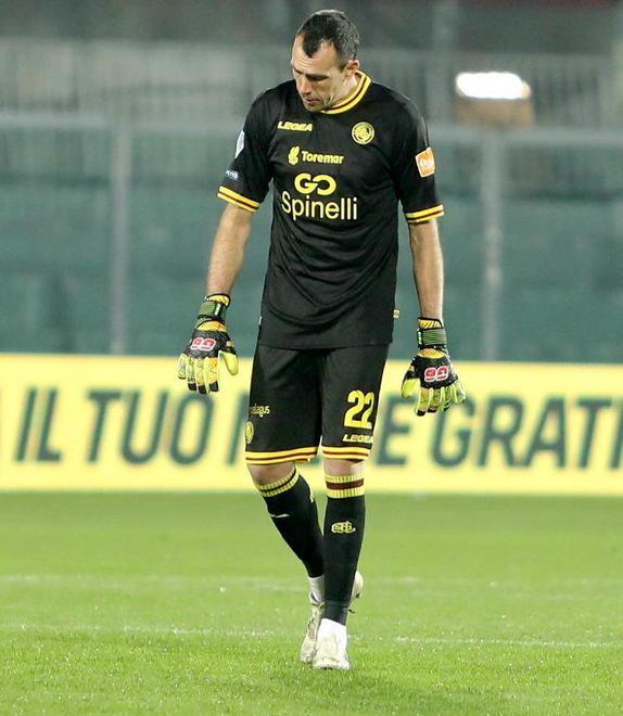 Luca Mazzoni, 35 anni da compiere il 29 marzo, sotto contratto con il Livorno fino a giugno