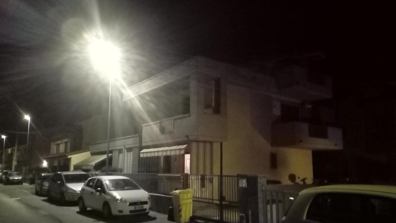 Pensionato cade dal terrazzo di casa e muore