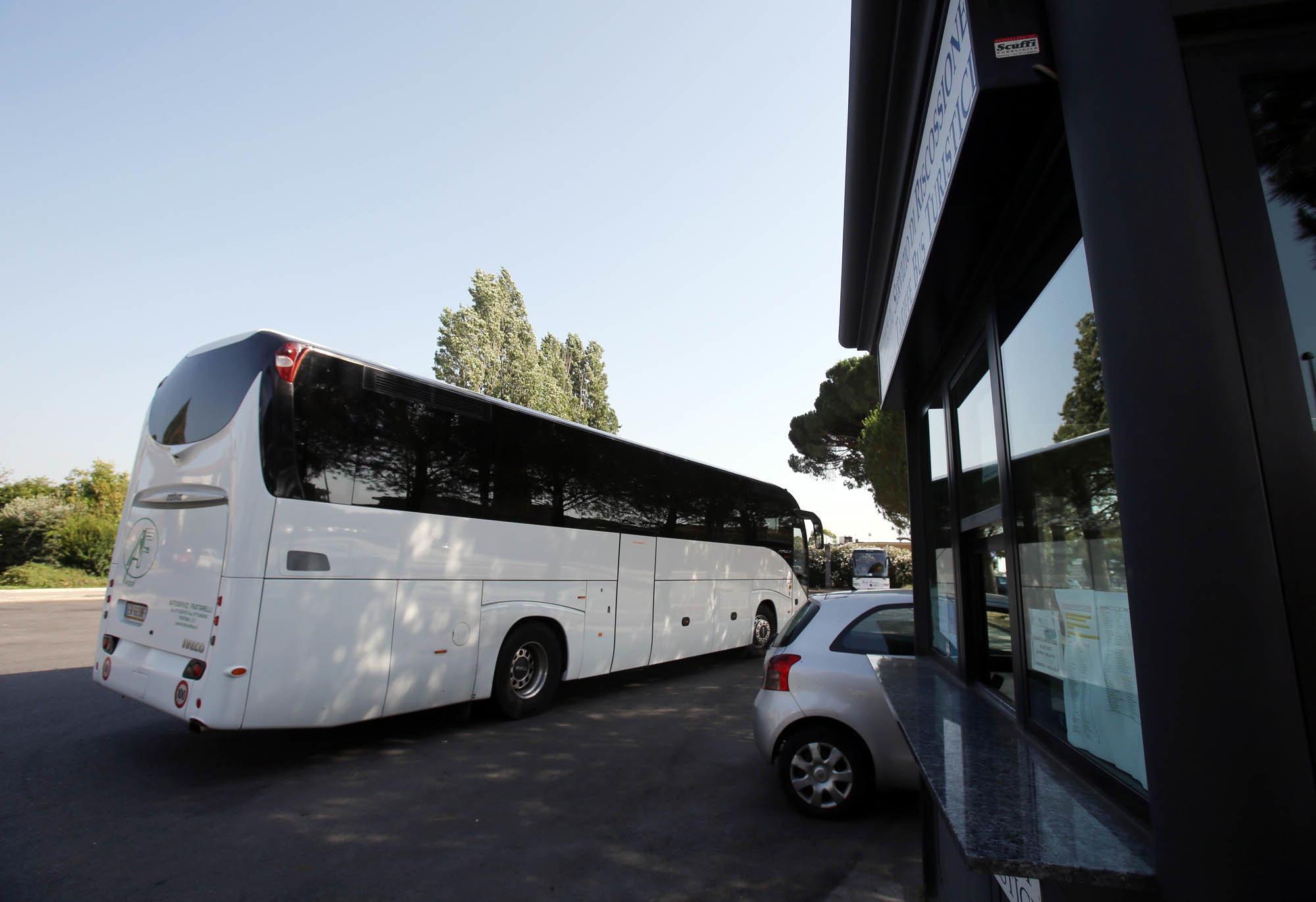 Bus turistici, il 40% non paga il ticket di 36 euro al giorno 