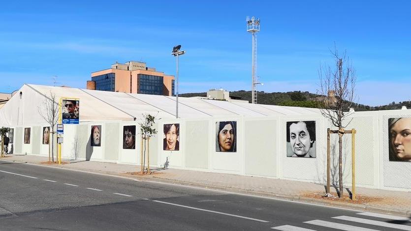 Omaggio alle donne in via della Fiera installati 53 ritratti