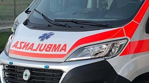 Bambina di 9 anni attraversa la strada e un’auto la investe