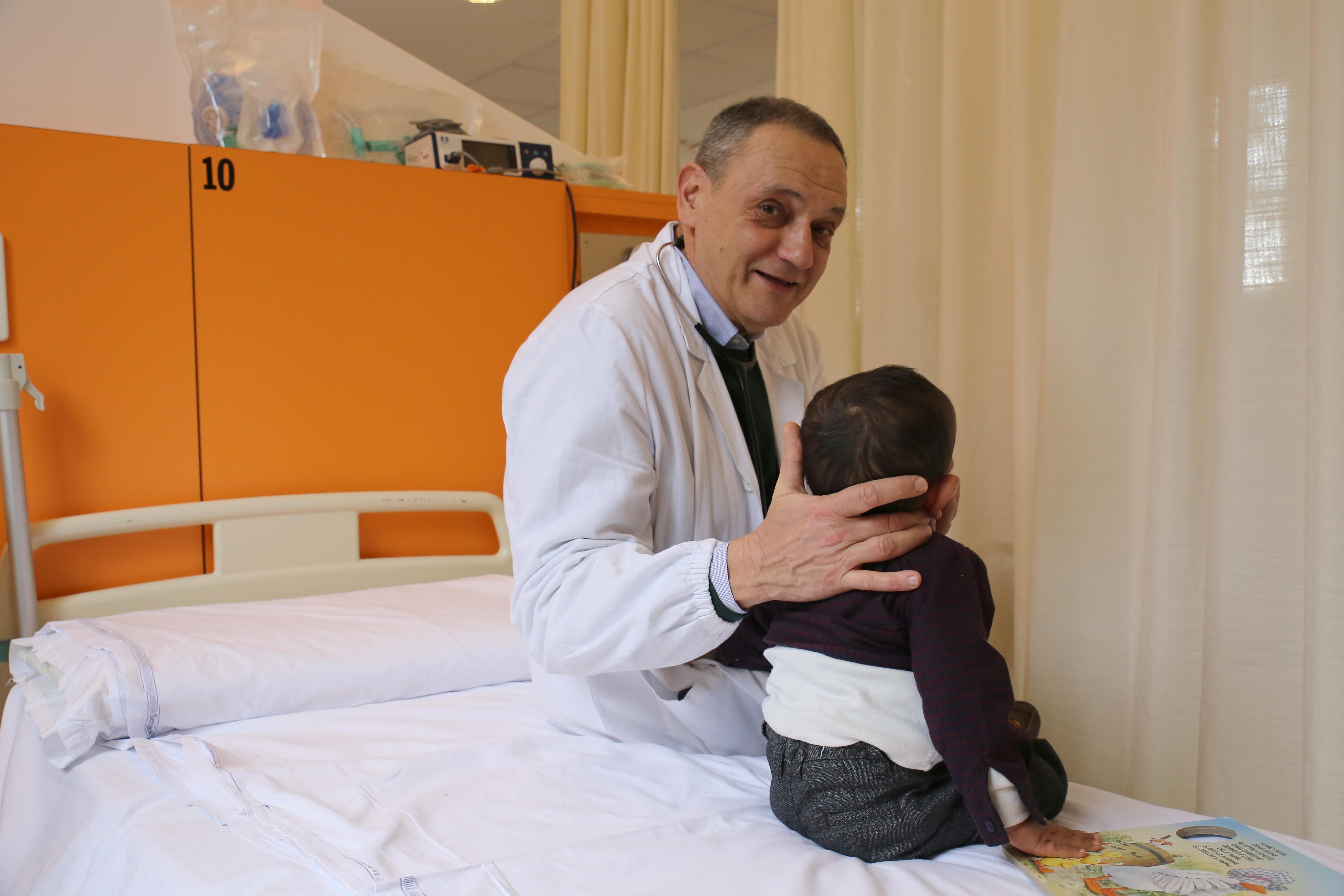 Malattie croniche nei bambini, in Toscana c’è il dottor “Scacciaospedali” 