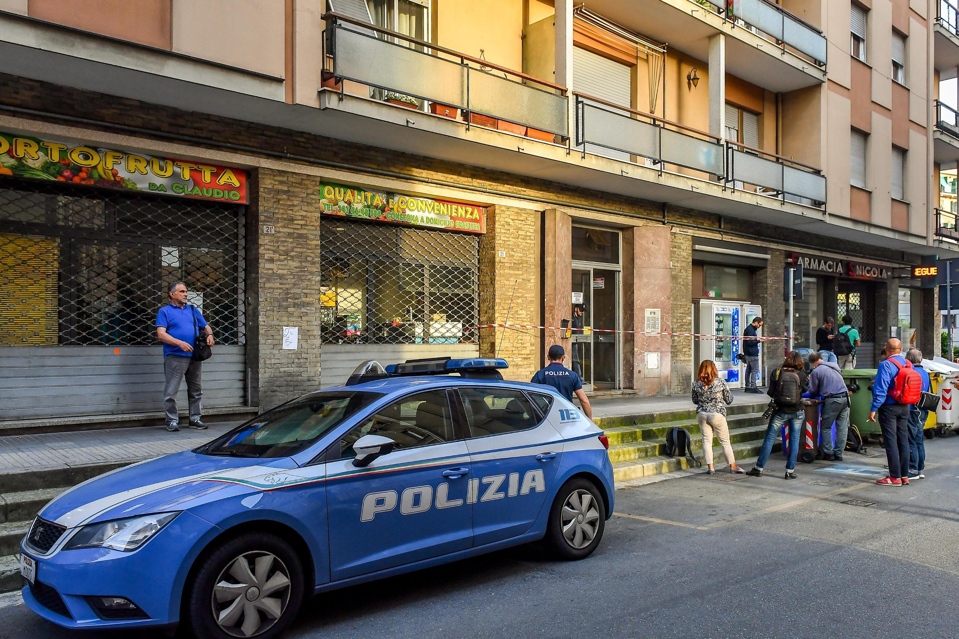Una volante della polizia di Stato (foto d'archivio)
