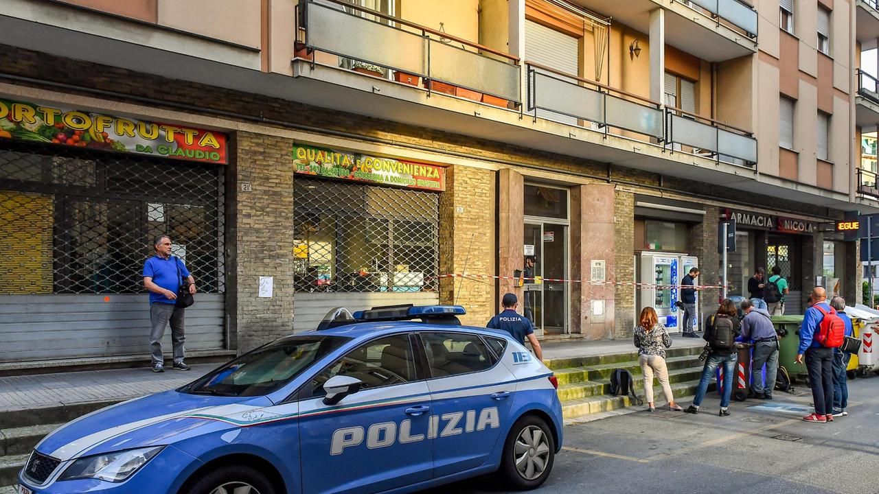 Una volante della polizia di Stato (foto d'archivio)
