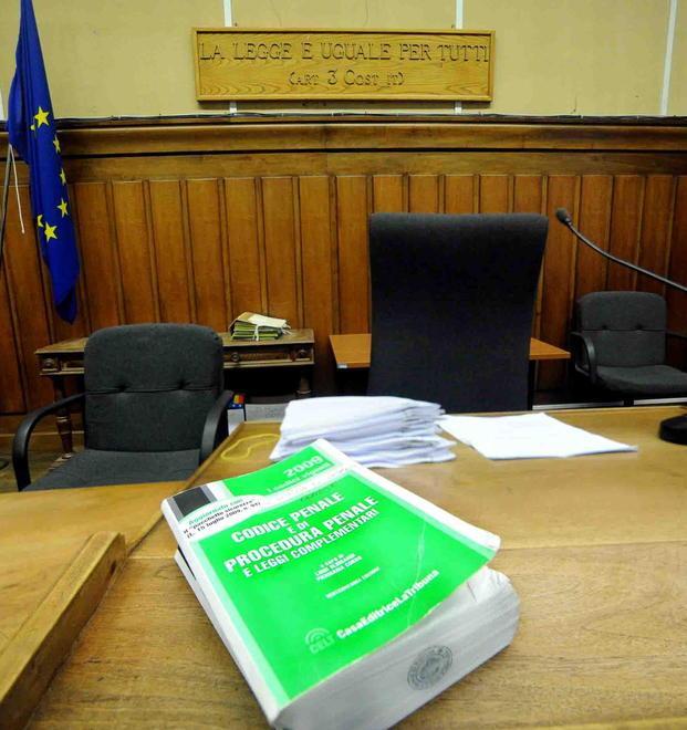 Botte agli anziani genitori per la coca: 3 anni e 8 mesi