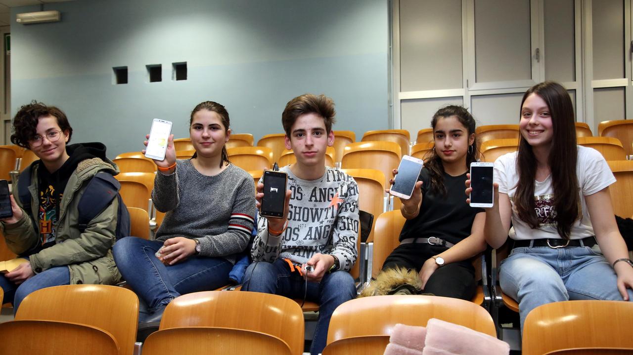 Vignola, Pavullo e Castelnuovo: gli studenti vincono la sfida del cellulare