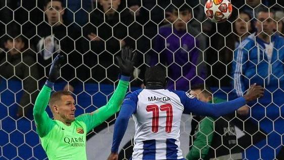 La Roma a Porto eliminata dal Var decide un rigore nei supplementari