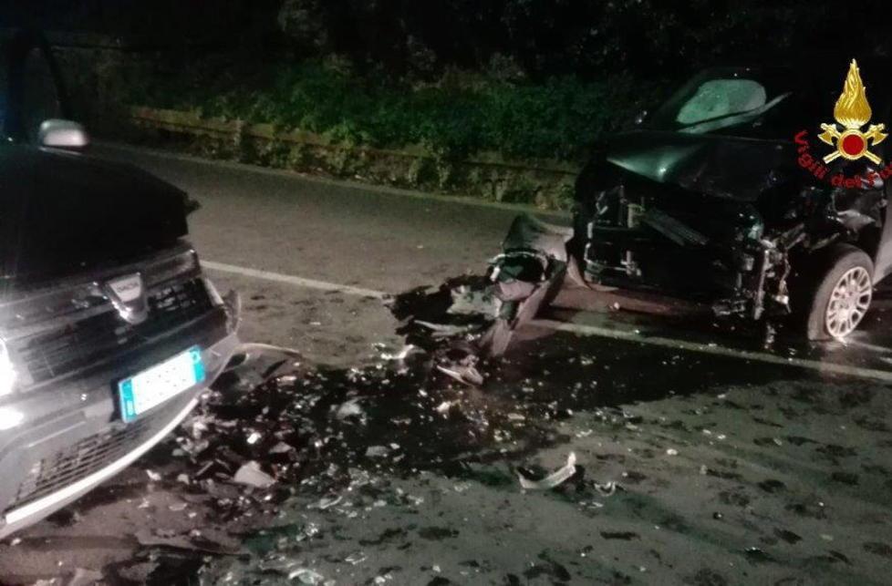Ragazza incastrata nell’auto