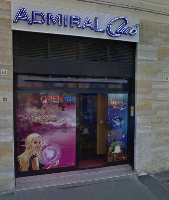 Accusa il vicino di casa di avvelenarle il cane e lui le spacca in naso