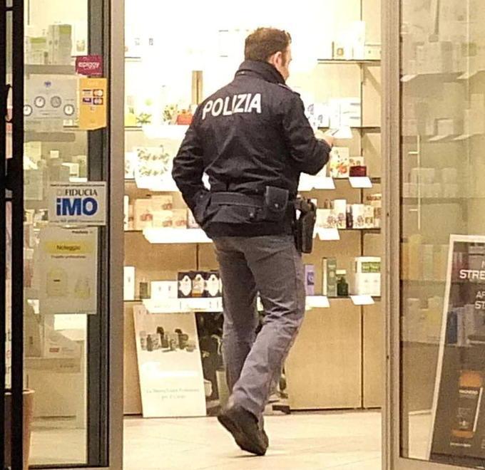 Banditi armati di coltello rapinano una farmacia 