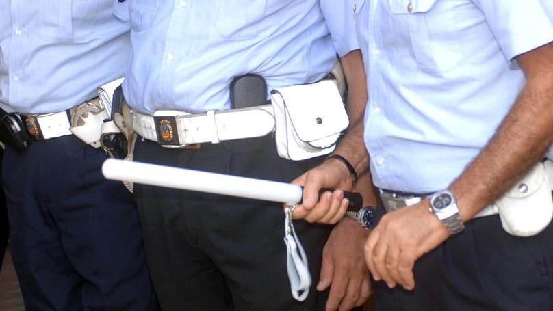 Armi alla polizia municipale scatta il consiglio no stop