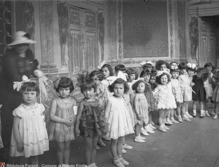 Viaggio in bianco e nero nella storia delle donne con i “clic” della Panizzi 