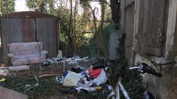 Scoperta discarica a Fosdondo «Andiamo a pulire l’area»