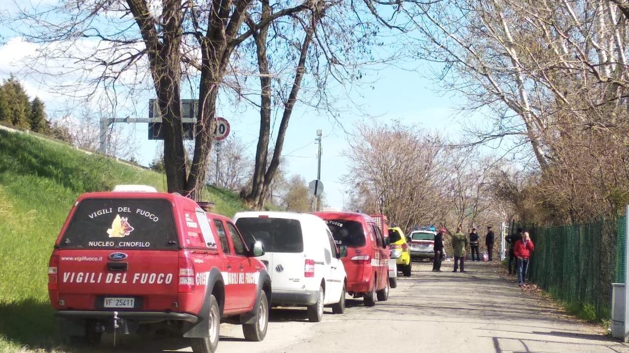 Lo schieramento di forze a Castellarano per le ricerche della 62enne trovata morta (foto Fornaciari)