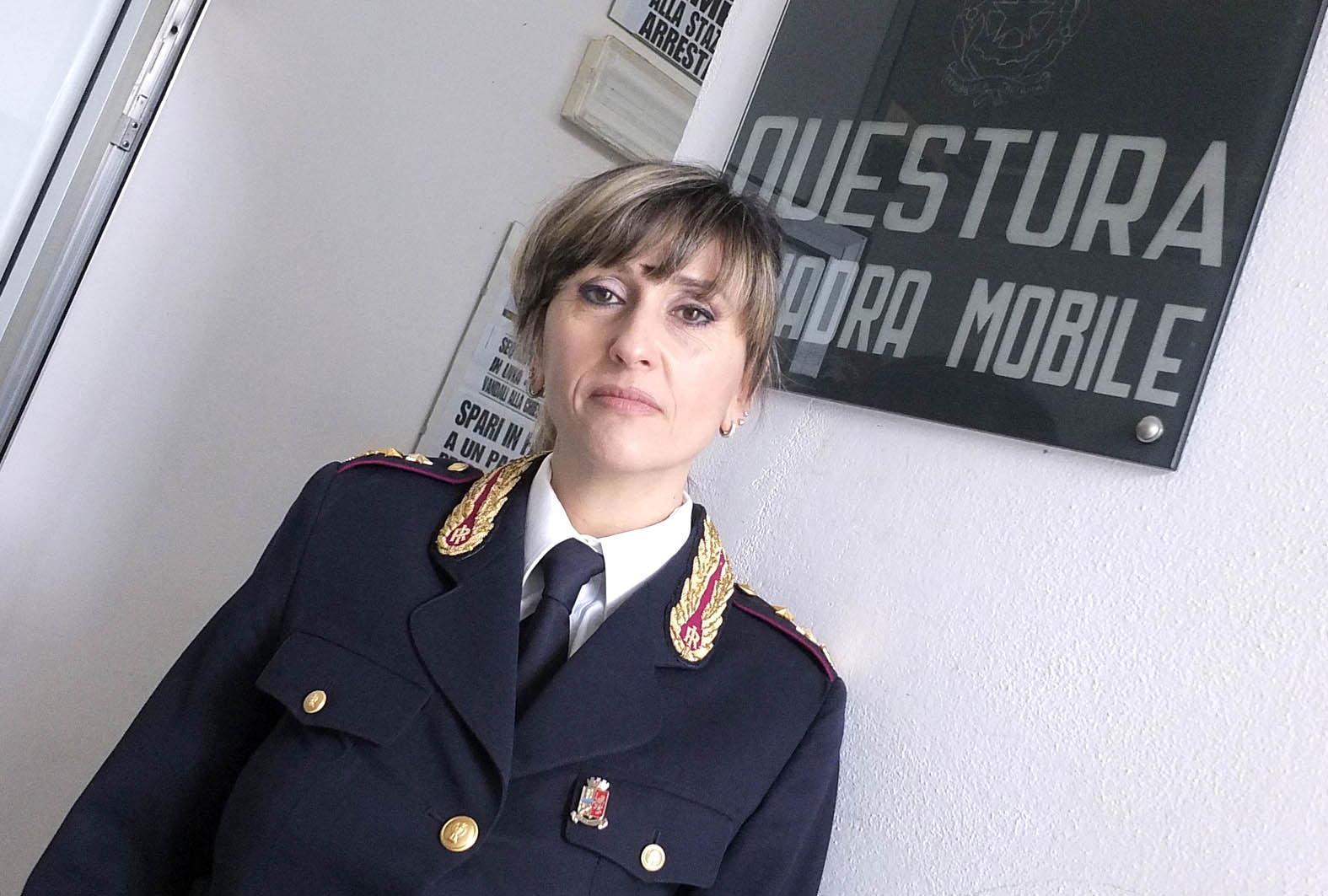 I poliziotti maschi mi hanno fatto piangere ma ora mi rispettano