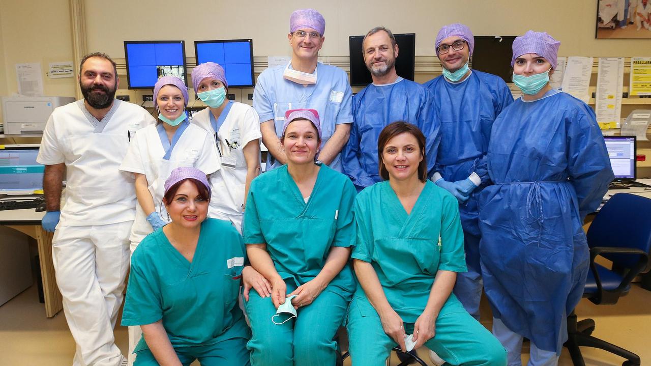 Al centro con la casacca celeste il dottor Salsi, alla sua destra il dottor Nicola Facciolongo, il dottor Roberto Piro, la dottoressa Sofia Taddei