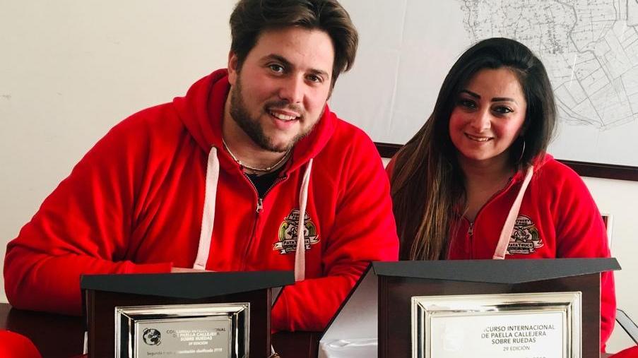 Matteo Ercolini e Veronica Lazzaro con le targhe vinte