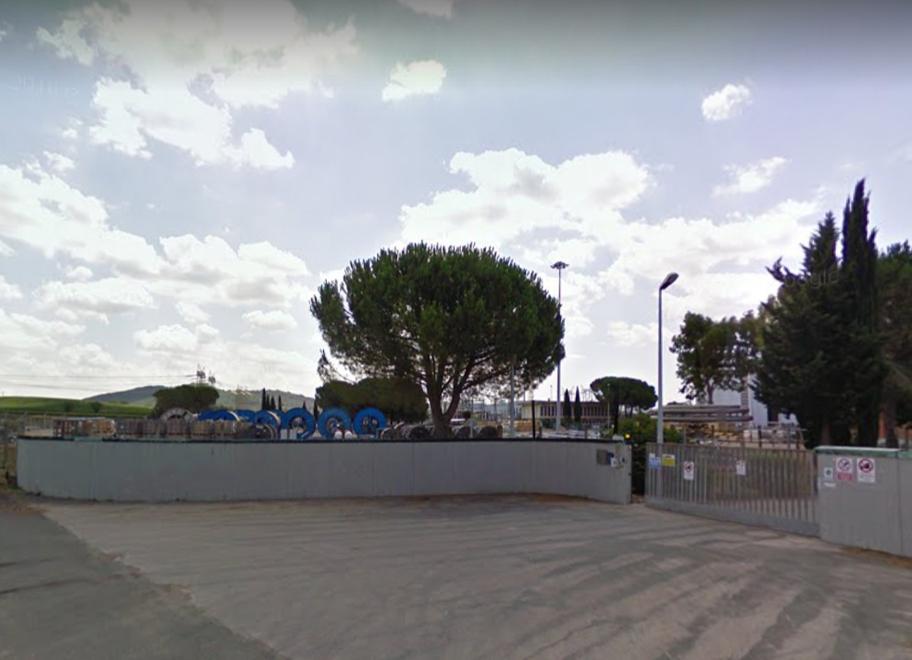 La nuova stazione di conversione elettrica nell’ambito del progetto Sacoi 3 di Terna Spa, che sostituirà la vecchia che risale ai primi anni Novanta, verrà realizzata all’interno del perimetro già in uso in località
ai Forni di Suvereto. Tra gli impegni della società c’è quello di realizzare un concorso di idee per architetti per dare forma a una struttura integrata con il territorio agricolo circostante l’area dell’impianto