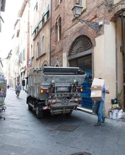 Cambia il porta a porta in centro Incontro con gli esercenti 