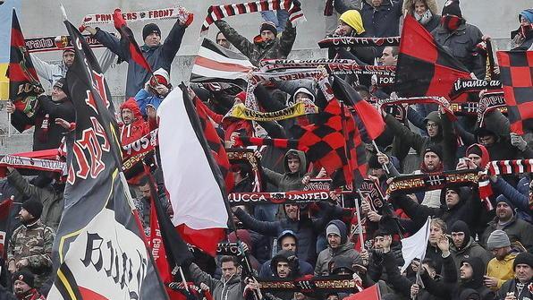 Cinquecento tifosi a Pisa per sostenere la squadra