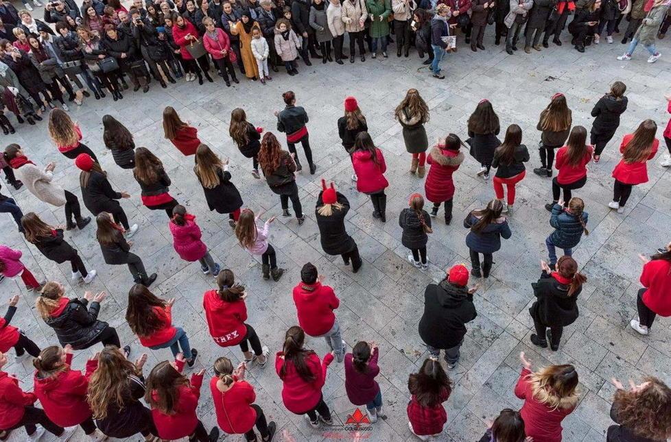 Un’onda di manifestazioni attraversano la Versilia 
