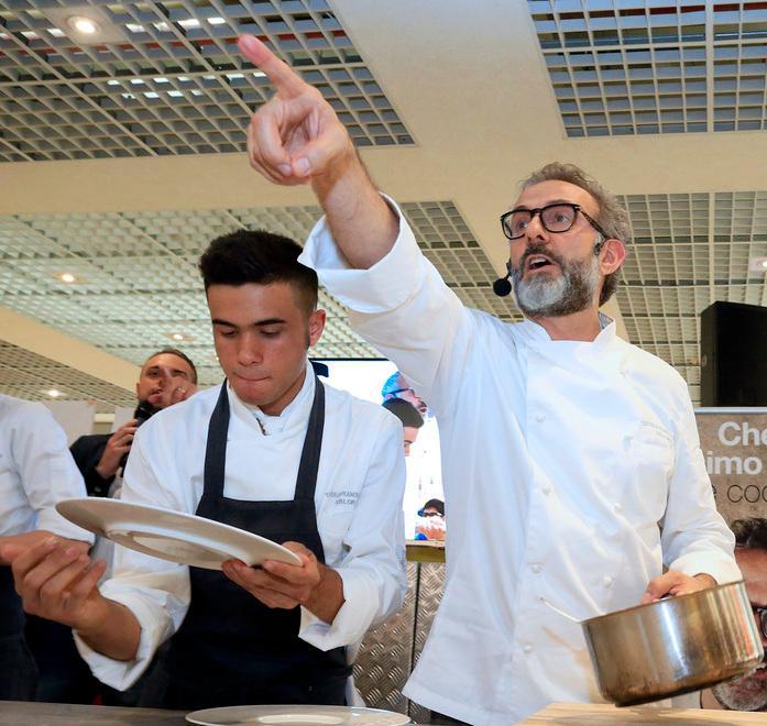 La serata fiorentina di Bottura su cucina, cultura e solidarietà 