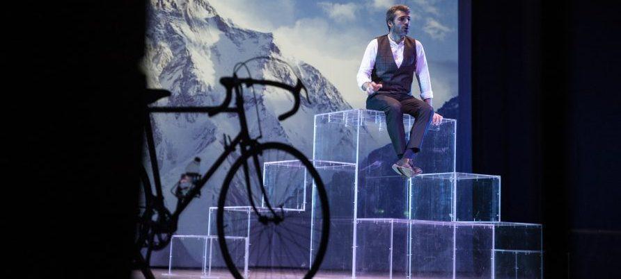 Luca Argentero si fa in tre per interpretare sul palco vite sportive straordinarie 