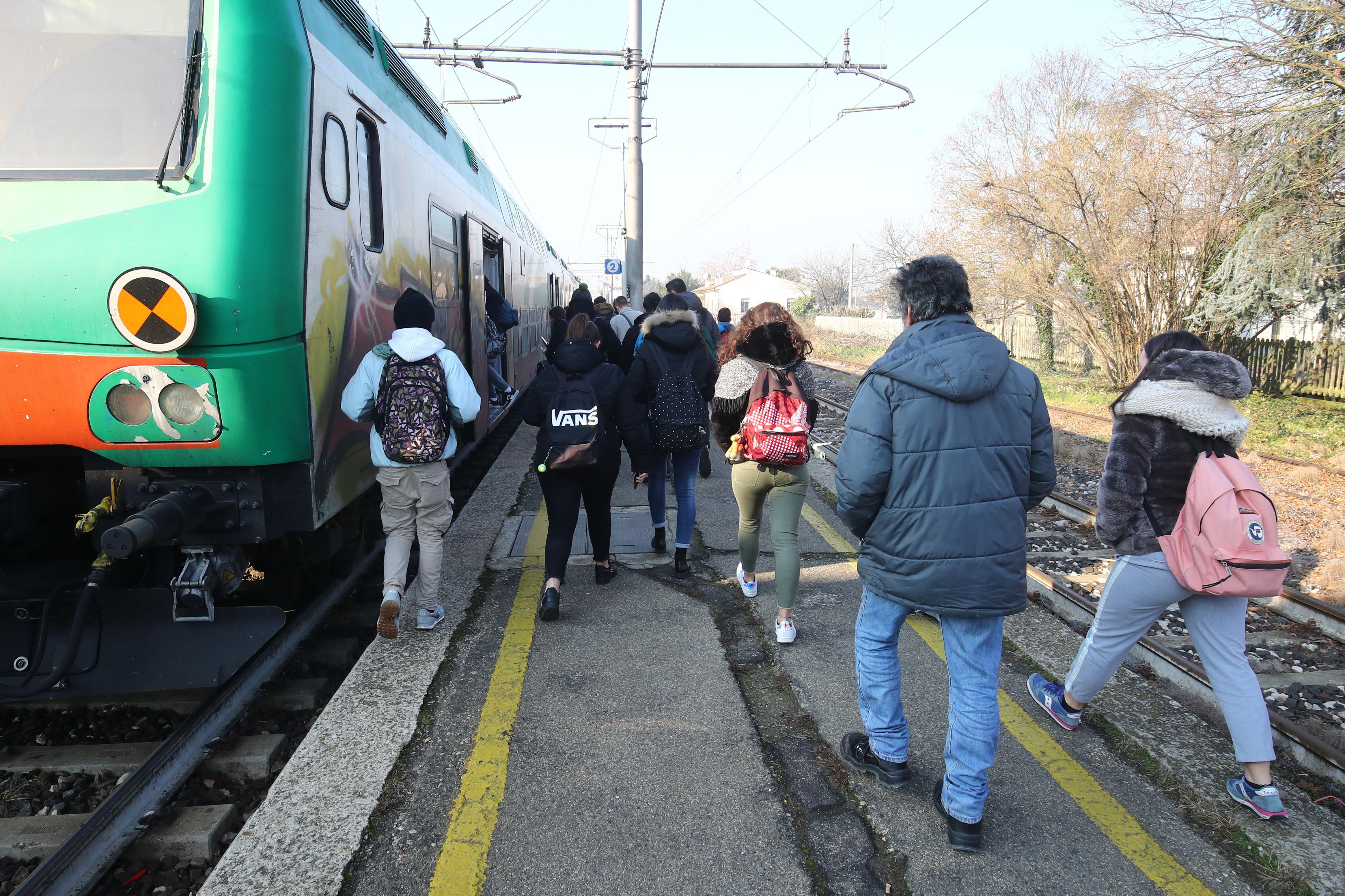 I treni dei pendolari hanno accumulato 28 giorni di ritardo