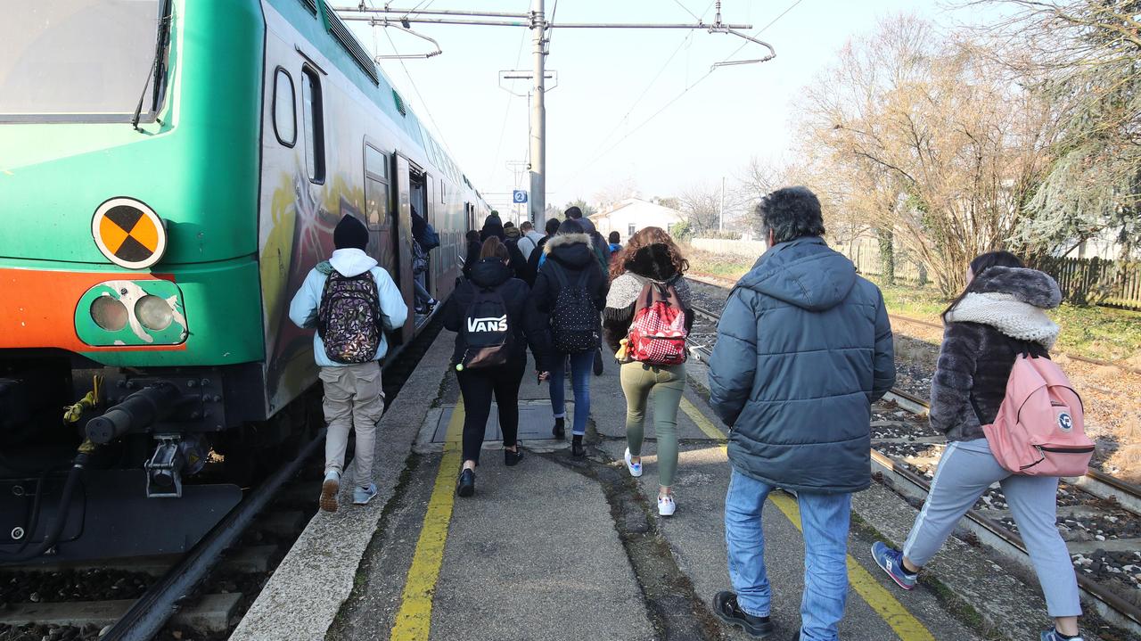 I treni dei pendolari hanno accumulato 28 giorni di ritardo