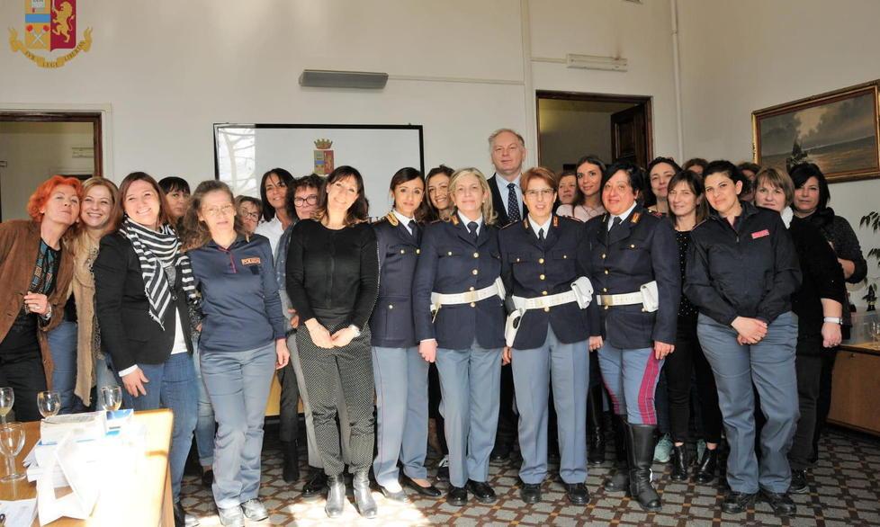 In prima linea contro le violenze L’8 marzo delle cento poliziotte 