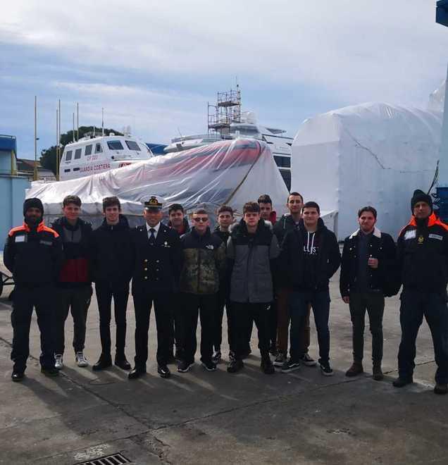 Gli studenti del Nautico a lezione in Capitaneria