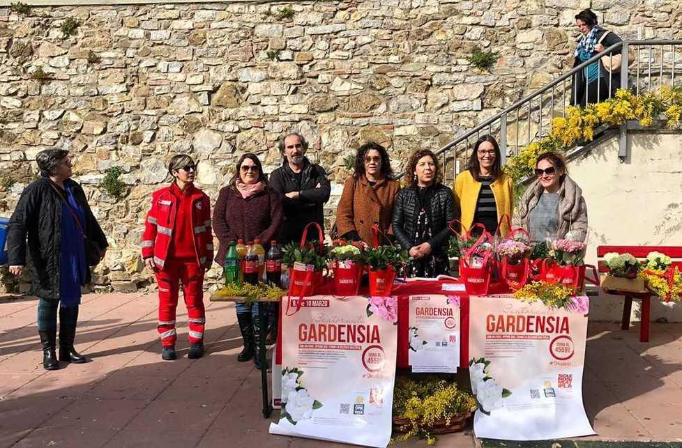 Inaugurata la panchina rossa