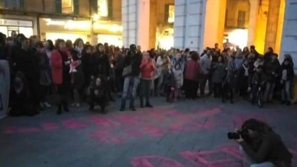 Maxi corteo, scritte e minacce di denuncia