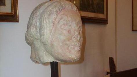 Testa Lorenzini, l’ira del sindaco: «Continua il sacco di Volterra»