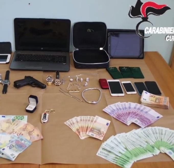 Finti finanzieri rubano in casa: arrestati 