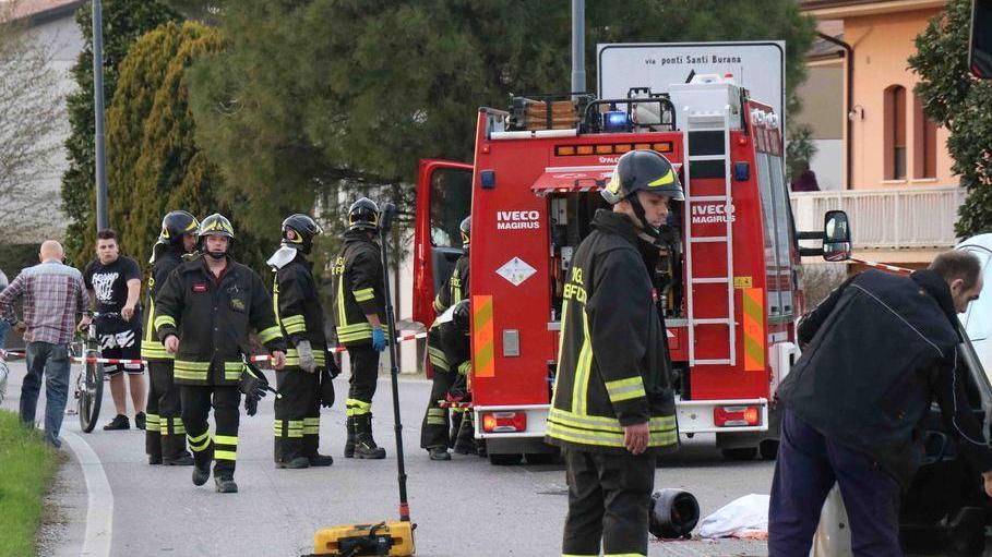 Ferrara, si schianta con la moto: muore a 35 anni