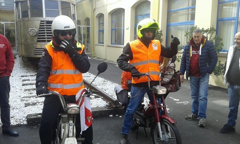 In due vanno a Barcellona con il motorino Ciao 