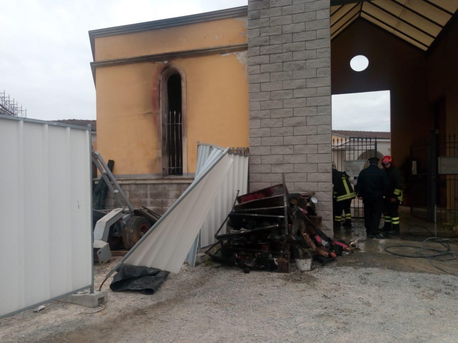 Santa Maria a Monte, a fuoco il negozio di fiori 
