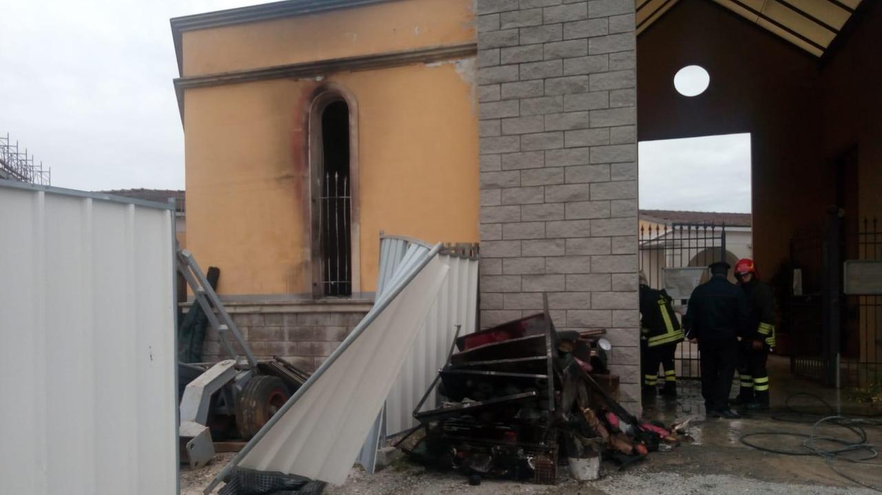 Santa Maria a Monte, a fuoco il negozio di fiori