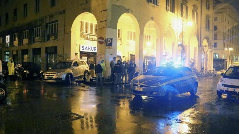 Un'auto della polizia di Stato (foto d'archivio)