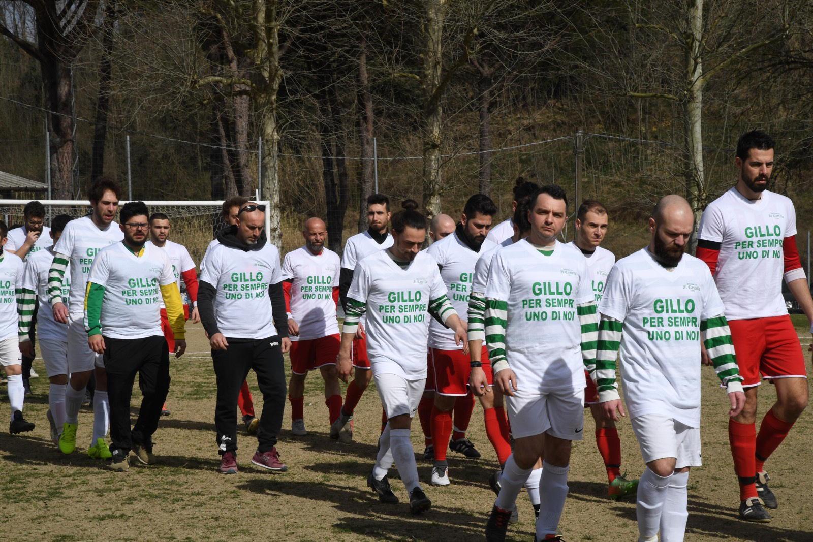 L'ingresso in campo delle due squadre (Foto Franco Silvi)