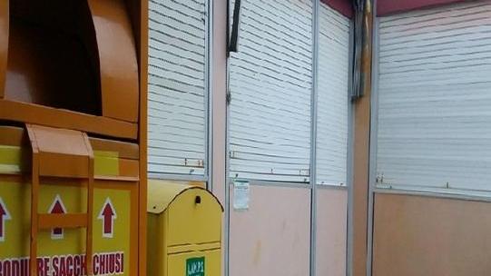 Il flop degli apparecchi “mangia-plastica”: Aamps manda via ditta e eco-compattatori