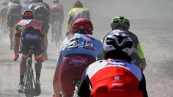 La nostra Roubaix tra polvere e fatica E in piazza del Campo trionfa Alaphilippe