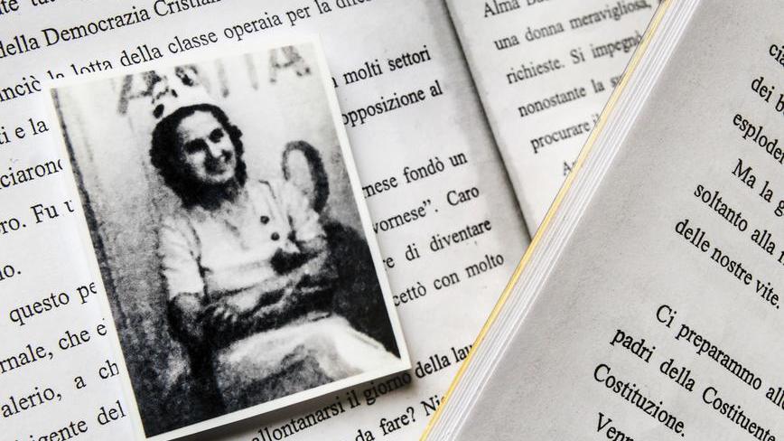 Un’altra foto di Ubaldina Pannocchia e alcune pagine del suo diario nel montaggio realizzato da Luigi Burroni