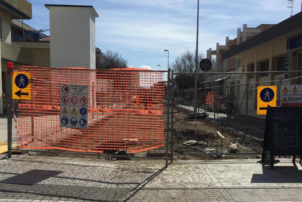 1,3 milioni per rifare pavimento e arredi