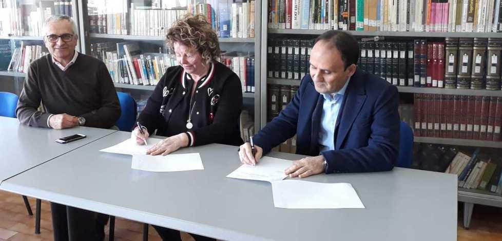 I geometri esperti insegnano la pratica alle nuove leve