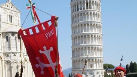 Capodanno Pisano senza i fuochi «Soldi risparmiati per i costumi storici»