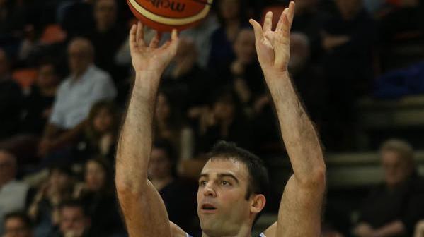 La Bondi tiene a battesimo Sasha Vujacic ma è pronta a fare uno scherzetto alla Tezenis