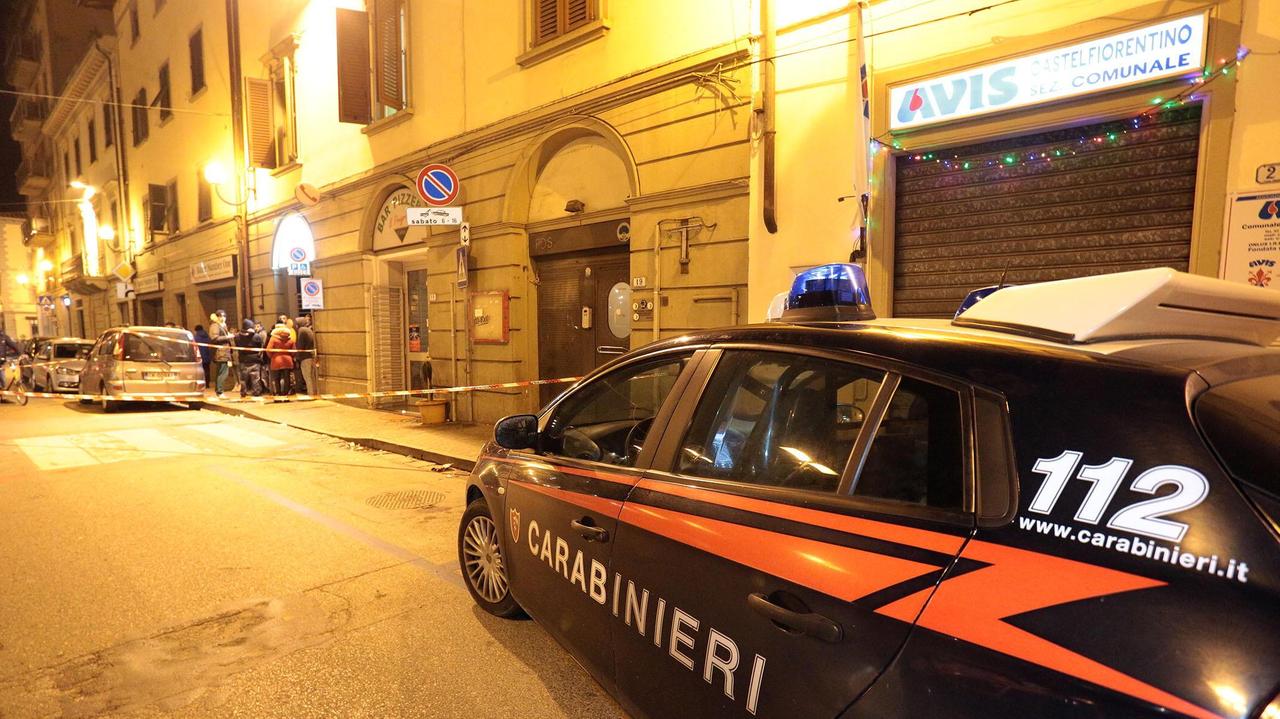 Prima scaraventa fuori dal furgone la compagna incinta, poi la picchia: arrestato